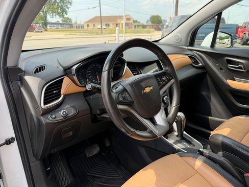 Used 2019 Chevrolet Trax LT w/ LT Convenience Package FWD image 9