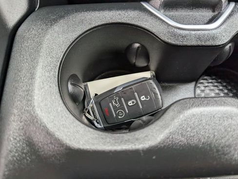 Used 2024 RAM 1500 Laramie AWD/4WD image 18