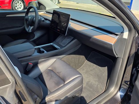 Used 2024 Tesla Model Y Long Range AWD/4WD image 12