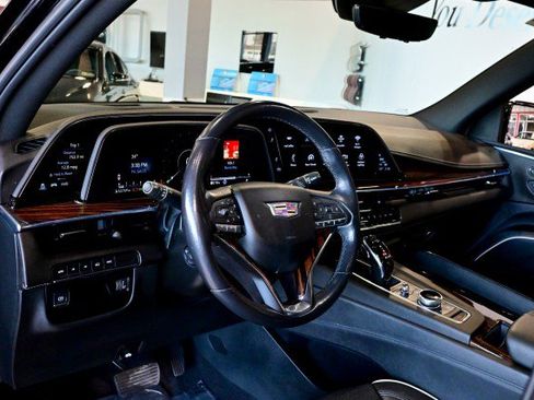 Used 2023 Cadillac Escalade ESV Premium Luxury image 13
