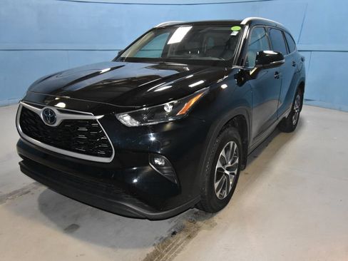 Used 2022 Toyota Highlander XLE AWD/4WD image 27