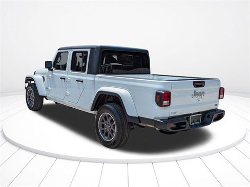 Used 2023 Jeep Gladiator Overland image 6