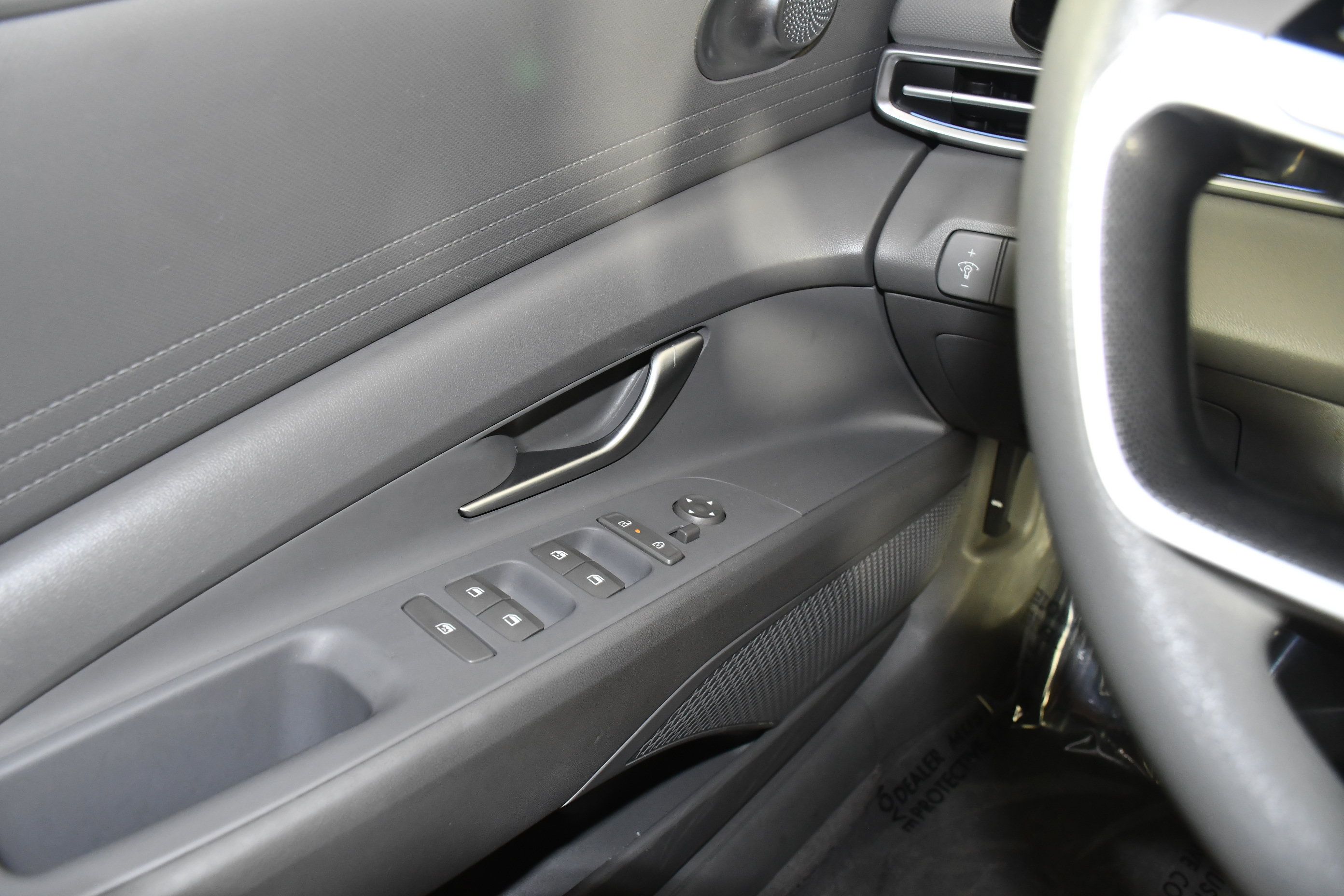Used 2024 Hyundai Elantra SEL FWD image 35