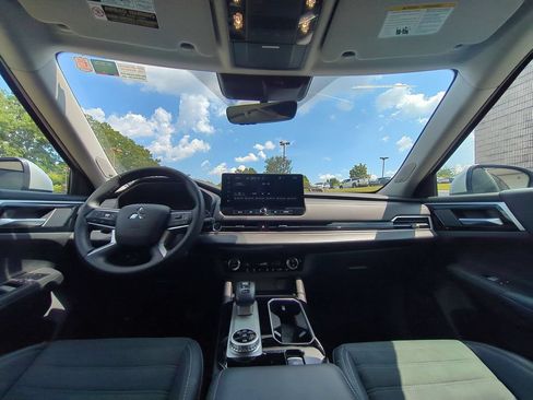 Used 2025 Mitsubishi Outlander SE AWD/4WD image 26