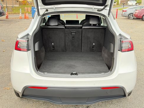 Used 2022 Tesla Model Y Long Range image 30