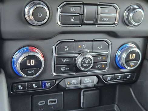 Used 2023 GMC Yukon AT4 w/ AT4 Premium Plus Package AWD/4WD image 31