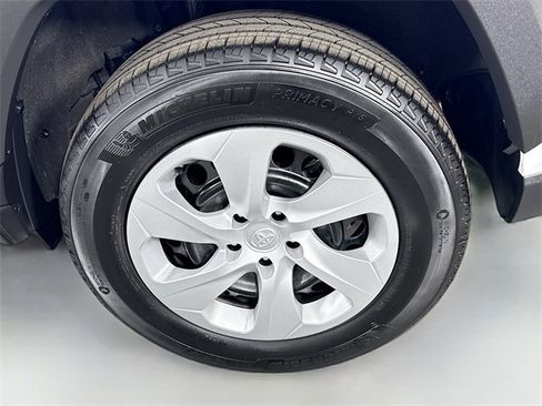 Certified 2025 Toyota RAV4 LE image 29