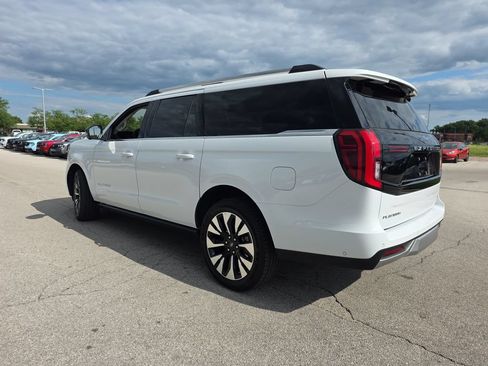 Used 2025 Ford Expedition Max Platinum w/ Driver's Package AWD/4WD image 5