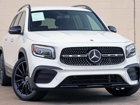 Used 2021 Mercedes-Benz GLB 250 w/ AMG Line image 2