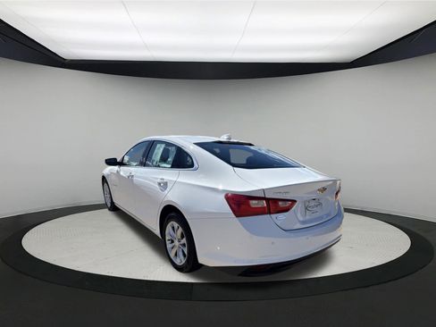 Used 2025 Chevrolet Malibu LT image 3