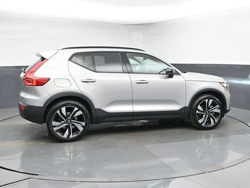 Used 2023 Volvo XC40 B5 Ultimate w/ Protection Package Premier AWD/4WD image 9