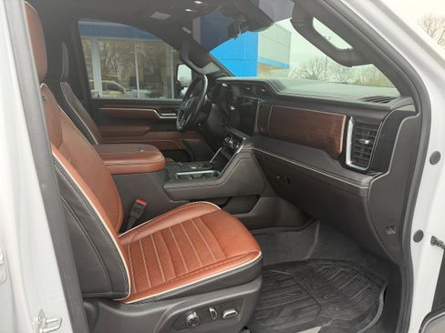 Used 2025 GMC Sierra 3500 Denali Ultimate image 5