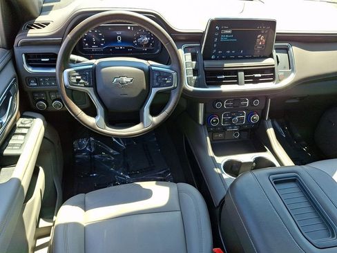 Used 2022 Chevrolet Tahoe Z71 w/ Luxury Package AWD/4WD image 12