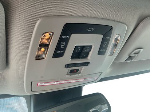 Used 2023 Toyota Sienna XLE AWD/4WD image 24