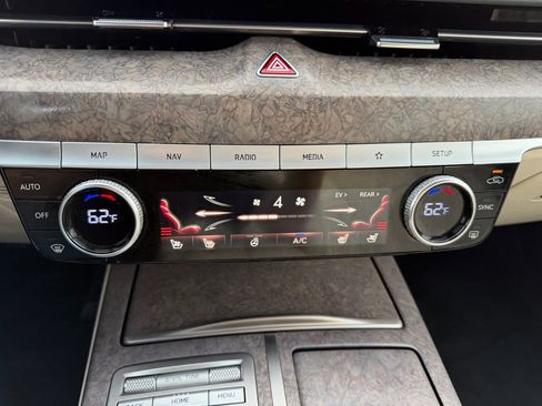 Used 2023 Genesis G80 image 36