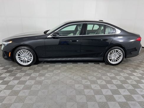 Used 2025 BMW 530i xDrive w/ Premium Package image 6