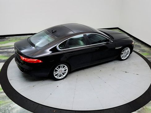 Used 2016 Jaguar XF Prestige RWD image 34
