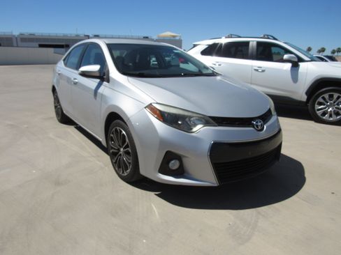 Used 2016 Toyota Corolla S image 2