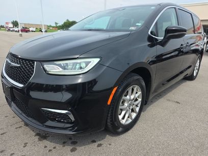 Used 2023 Chrysler Pacifica Touring-L