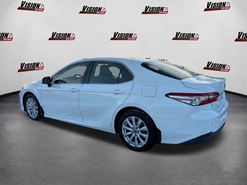 Used 2018 Toyota Camry LE image 7