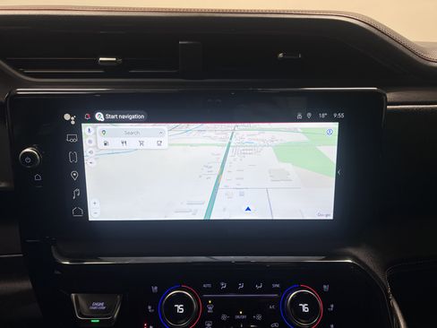 Used 2025 GMC Sierra 2500 AT4 image 25