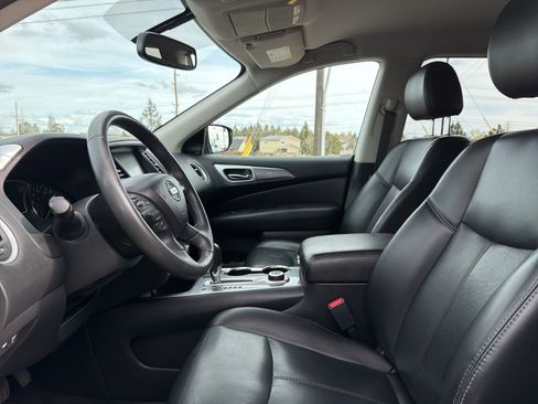 Used 2017 Nissan Pathfinder SL image 18