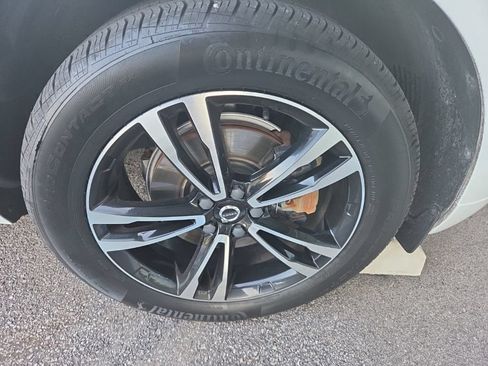 Used 2021 Volvo XC60 T5 Momentum w/ Premium Package FWD image 13