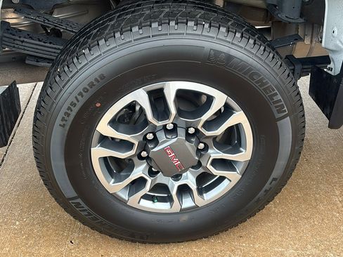 Used 2024 GMC Sierra 3500 SLE w/ SLE Convenience Package image 11