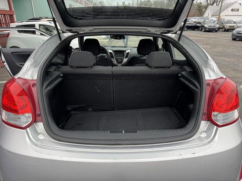 Used 2017 Hyundai Veloster Value Edition image 5