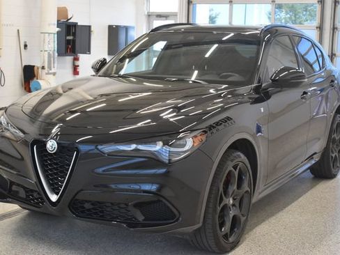 Used 2024 Alfa Romeo Stelvio Ti w/ Performance Driving Package AWD/4WD image 9