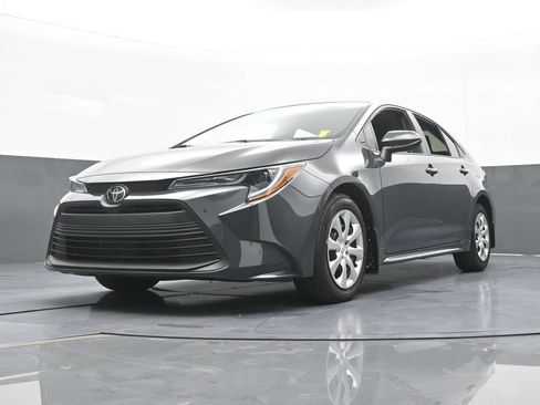 Used 2025 Toyota Corolla LE FWD image 47