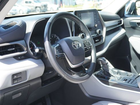 Used 2021 Toyota Highlander XLE AWD/4WD image 22