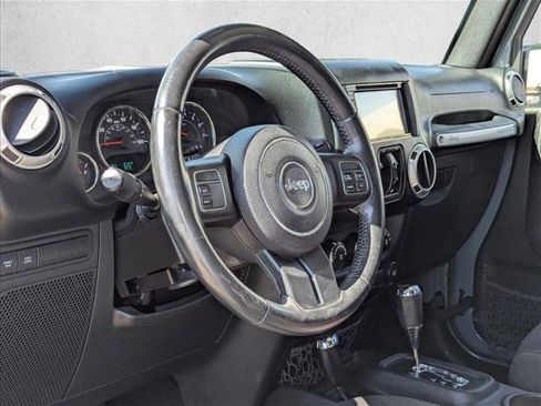 Used 2015 Jeep Wrangler Unlimited Rubicon image 10