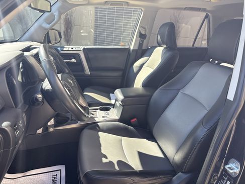 Used 2017 Toyota 4Runner SR5 Premium image 16