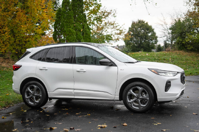 Used 2024 Ford Escape ST-Line w/ Tech Pack #1 AWD/4WD image 4