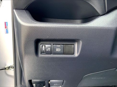 Used 2024 Toyota RAV4 LE AWD/4WD image 33