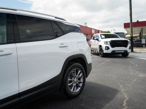 Used 2024 GMC Terrain SLT FWD image 20