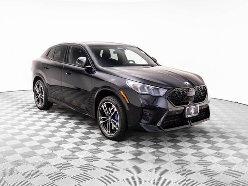 Certified 2025 BMW X2 xDrive28i w/ M Sport Package image 8