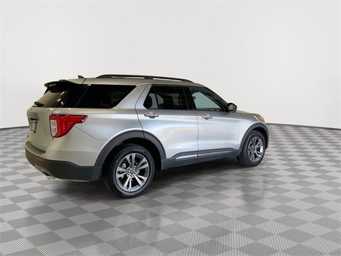 Used 2024 Ford Explorer XLT w/ Equipment Group 202A image 12