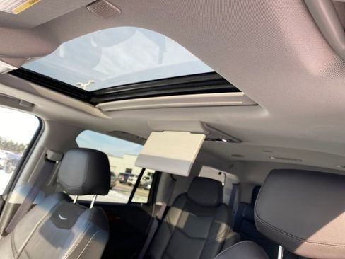 Certified 2017 Cadillac Escalade Luxury image 16