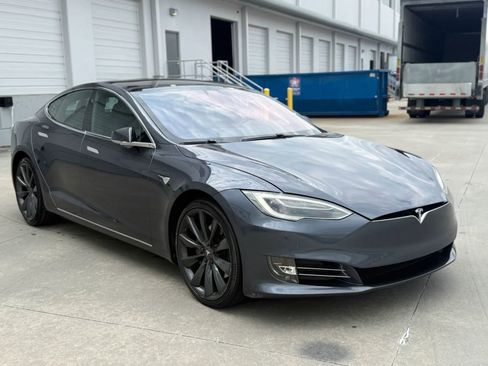 Used 2016 Tesla Model S 60 image 4