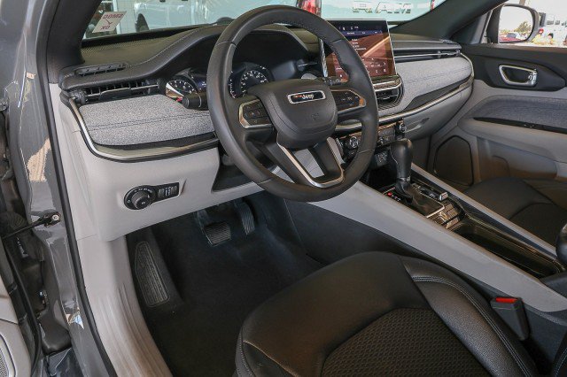 Used 2024 Jeep Compass Latitude AWD/4WD image 11