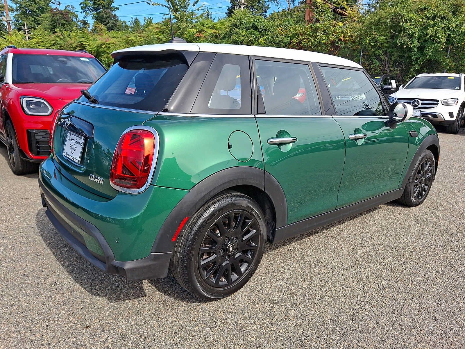 Used 2024 MINI Cooper 4-Door Hardtop FWD image 5