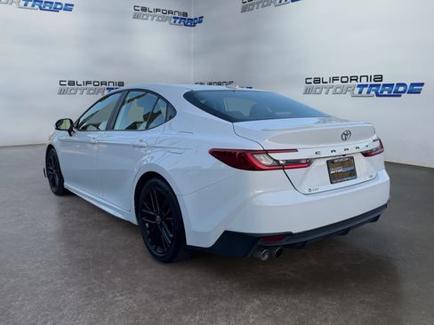 Used 2025 Toyota Camry SE image 7