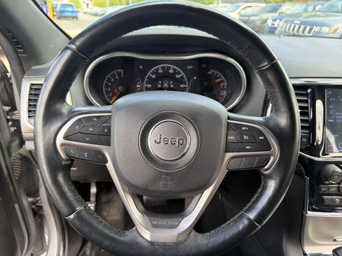 Used 2019 Jeep Grand Cherokee Laredo w/ Security & Convenience Group AWD/4WD image 25