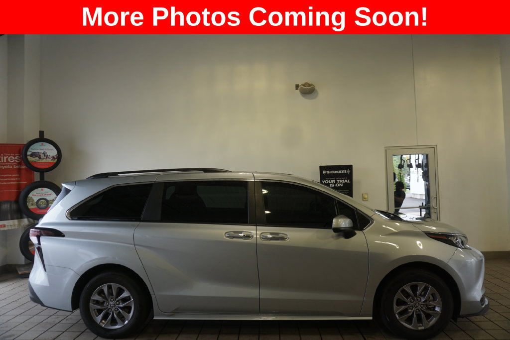 Used 2025 Toyota Sienna XLE w/ XLE Plus Package AWD/4WD image 2