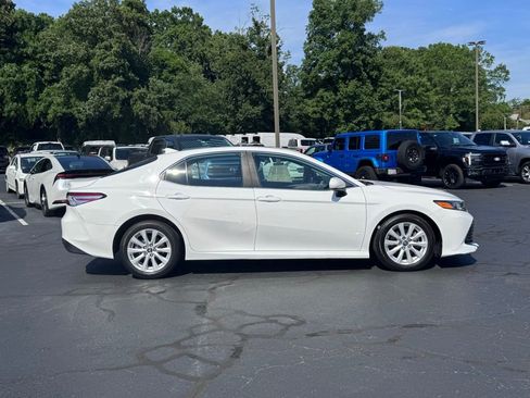 Used 2019 Toyota Camry LE w/ Carpet Mat Package FWD image 4