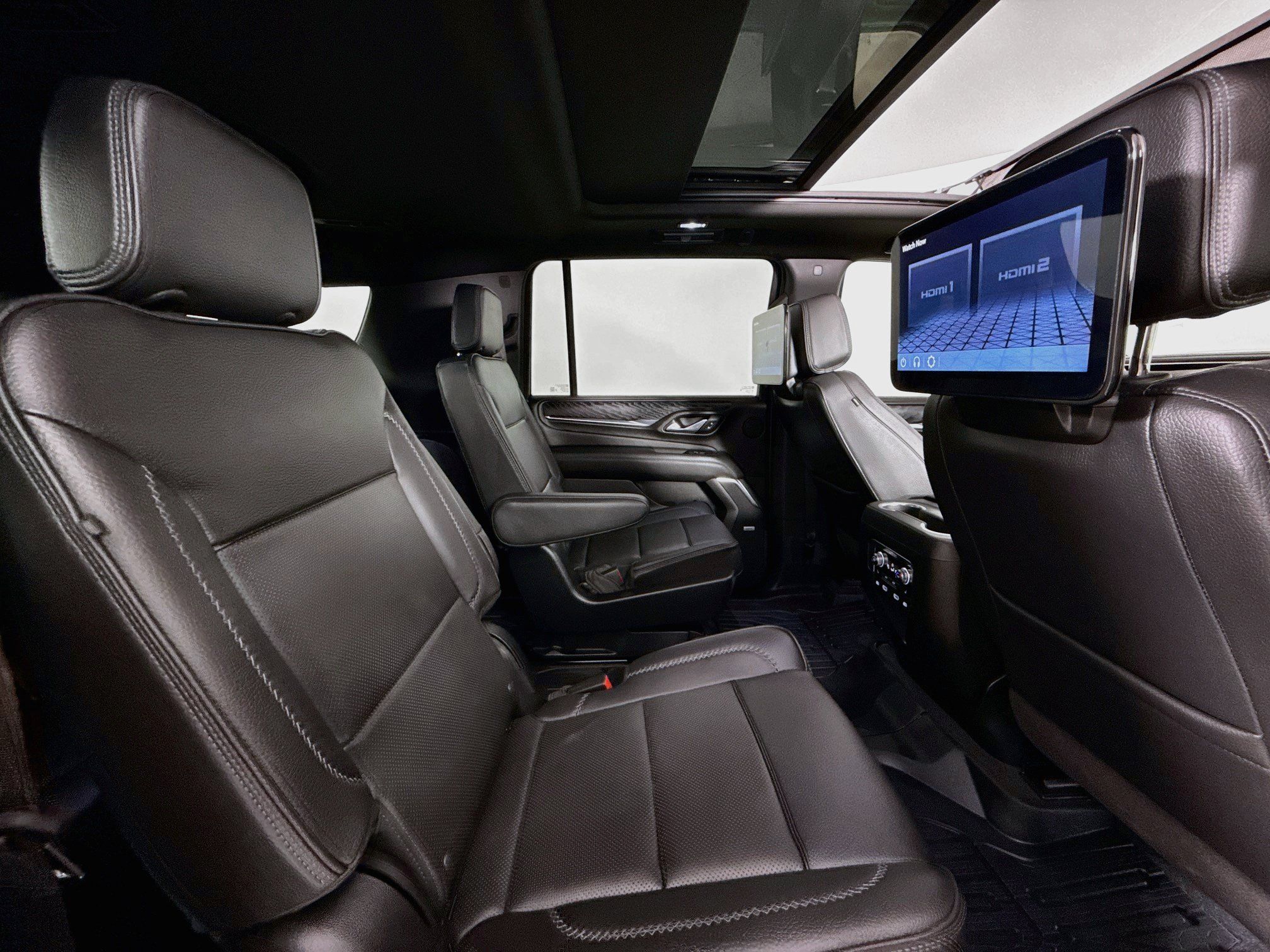 Used 2024 GMC Yukon XL Denali w/ Advanced Technology Package AWD/4WD image 33