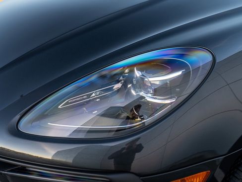 Used 2025 Porsche Macan image 30