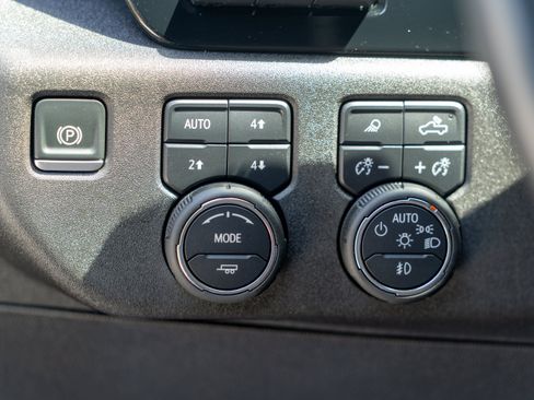 Used 2025 Chevrolet Silverado 1500 High Country w/ Technology Package AWD/4WD image 18